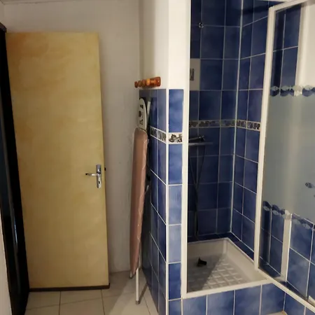 Agreable 100 M De La Villa