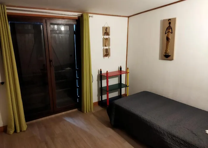 Agreable 100 M De La Villa