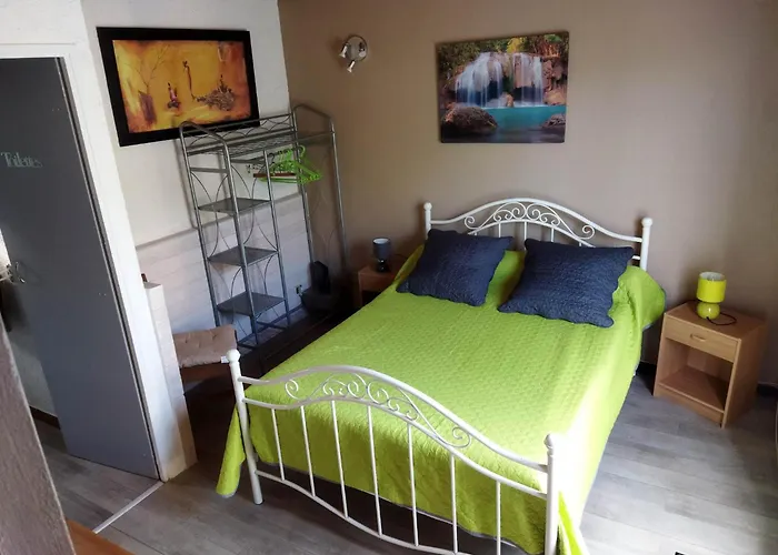 Agreable 100 M De La Villa *