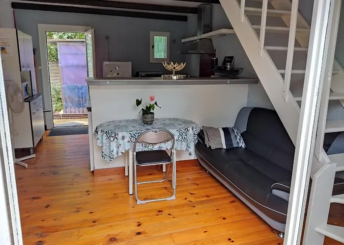 Agreable 100 M De La *