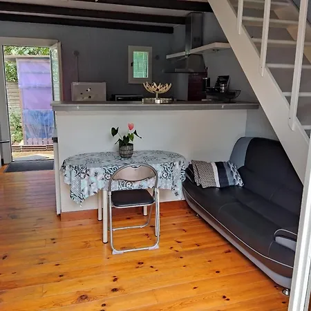 Agreable 100 M De La *